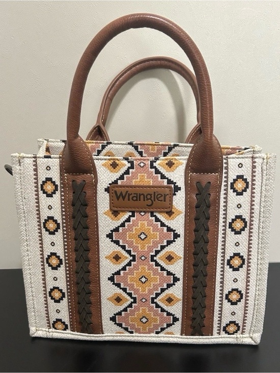 Wrangler Handbags - Wrangler Tan & Cream Aztec Patterned Tote